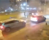 罗马尼亚版《速度与激情》！一辆奔驰失控高速起飞 飞跃两辆汽车 ！