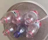 电风扇上装矿泉水瓶秒变自制空调 原理是有科学依据的！