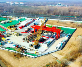 传美国一辆特斯拉用FSD避让坠毁飞机 司机辟谣：我手动操作的！