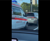 广州一小车拒不礼让救护车被罚 扣3分罚200元：网友吐槽素质低、应重罚 ！