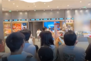 泡泡玛特杭州新店开业2小时就关闭：顾客太多有危险 不知谁是黄牛！