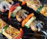 黄牛开始倒卖100元代金券 西贝顾客开始回升 有的店要排队：菜是现制非预制了！