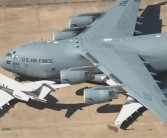 美国又现三机相撞事故：两架公务机与C-17机场撞作一团！