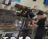骑手安慰因订单多崩溃的女店员 客服回应！