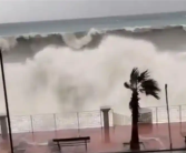 意大利多地遭强风暴侵袭：浪高约十米 ！