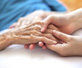 网友分享奶奶自爷爷去世9个月后的变化：头发白了一大半 !