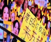 鹿晗回应粉丝举牌提问 称很想到现场看“苏超”！
