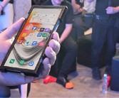 努比亚Z70 Ultra真机正面曝光：首发京东方1.5K屏下摄像全面屏！