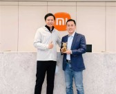 小米集团副总裁/CFO林世伟入职5周年：雷军亲自颁发金米兔！