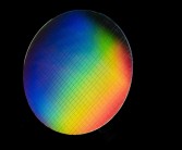 中国攻克半导体材料世界难题！性能跃升40% ！