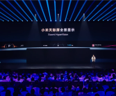 行业首发！小米YU7配备全景显示天际屏：主副驾全能用！