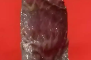 张子枫脚踩20cm高跟鞋走红毯如履平地！