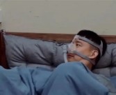 54岁黄磊戴呼吸机睡觉引关注！专家：已达中重度 严重时会猝死 我国超1亿人被困扰！