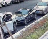 女子倒车撞到阿斯顿马丁后逃逸： 定损20多万！