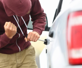 大张伟称曾在荷兰遭砸车盗窃：调监控要花4.1万 还以为节目组整蛊 !