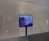 华为唯一对手：三星三折叠屏实机首次公开展出！采用内折方案！