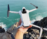 宇树机器人玩全球首款8K全景无人机：指哪打哪 操作丝滑 ！