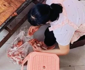 商家偷往猪肉上抹硼砂 拍摄者回应！