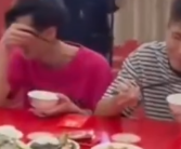 2个弟弟送姐姐出嫁 吃分家饭时憋笑 网友：两人“差点把饭喷对方脸上”！