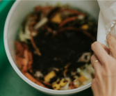 有望减少塑料污染！新研究用食物垃圾开发出天然薄膜！