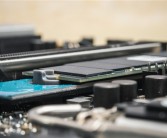 AI催生全新SSD：比HBM便宜 比普通SSD性能提升100倍 !