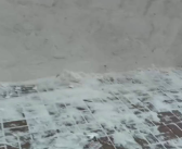 东北大爷把积雪砌成20米城墙 ​网友：摊上这样的邻居也是小区居民的福气啊！