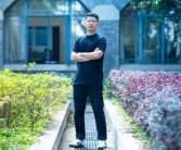 29岁博士成武汉大学最年轻正教授：60万年薪、30万雷军教育基金、200万安家费!