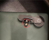 中国网友在巴西遭抢劫 劫匪连开两枪 笔记本替他挡下子弹!