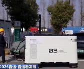 电车返乡不再焦虑！充电机器人送电到车 这届高速服务区太硬核了 !