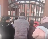 河南一小学拖欠教师工资无人上课 教育局回应正在积极处理中！