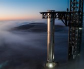 上次自毁解体！SpaceX星舰准备第8次试飞：超重型助推器已移至发射台！