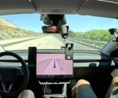 网红自驾特斯拉FSD横跨美国！只跑了93公里就撞车 尴尬了！