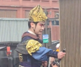 西安丢刀侍卫换新刀了 网友:有刀了还这么呆萌！