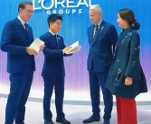 疯狂英语李阳回应批评董宇辉英语差：你太重要 别卖货了回归教育 ！