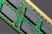 价格反超DDR5！三星、美光陆续停产DDR4遭追价抢货！