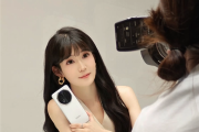 美女产品经理晒魅族Note 16定妆照：纯白机身 八边形镜头吸睛！