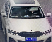 广西一宝马女司机开车总喜欢遮脸 交警一查真有事：罚款1000元、行拘5日 ！