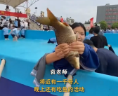 本周高考！河南一学校让千名高考生抓鱼减压：寓意鱼跃龙门！