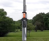 美团队将路灯改造成电车充电桩：成本更低更环保！