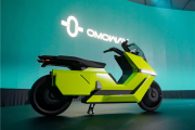 原小鹏汽车创始人打造 OMO X电动摩托首发：支持自动驾驶！
