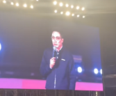 深受董明珠赞赏！王自如现身格力万人晚会：霸气维护现场秩序！