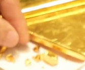 深圳水贝老板炒黄金亏了一个亿  人没跑成！