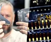 严重警告！RTX 5090 FE内部接口十分脆弱 坏了根本没法修！