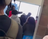 美国机场数十人混战 男女都有 事发精神航空登机口！