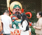 关公都连上网了 手机碰一下就能抽签 手办销量翻5倍!