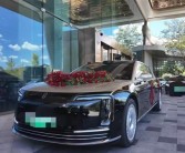新式豪华！年轻人结婚爱上新能源婚车 比劳斯莱斯贵也要订！