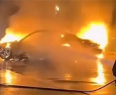 西安一辆保时捷新能源车突发自燃 车身只剩框架 工作人员回应！