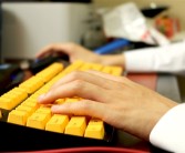DeepSeek宣布R1小版本试升级：网友实测编程能力已达到国际一线水平!