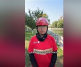 抚养3弟妹的05后女生有正式工作了：已跟京东签订劳动合同 缴纳五险一金!