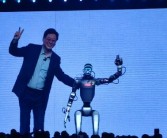 杨元庆亲自挂工牌的硅基员工是“人精” 直言只想上班陪CEO打太极！
